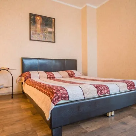 Flat In Near Subway Apartament